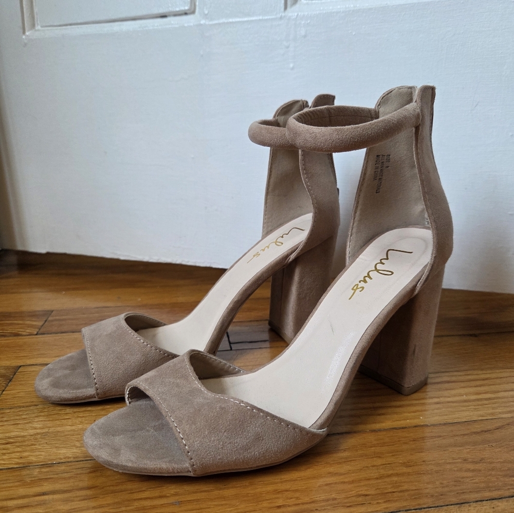 Lulus Women’s Suede Block Heel Sandals in Taupe